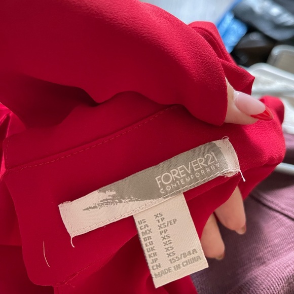 Sleeveless Blouse with Tie - Picture 2 of 7